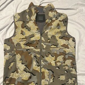 KUIU Peloton 240 vest Valo